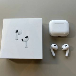 アップル(Apple)のLightning充電ケース付き AirPods 第3世代(ヘッドフォン/イヤフォン)