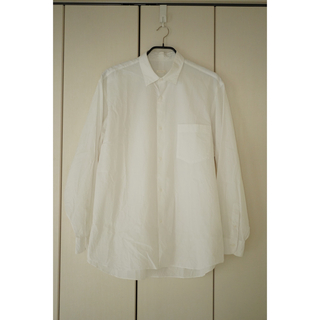 コモリ(COMOLI)の新型コモリシャツ white サイズ3(シャツ)