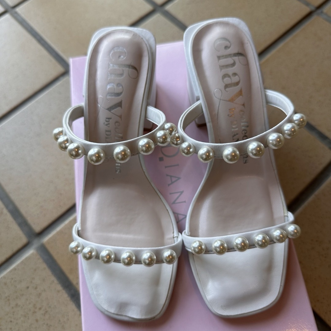 DIANA(ダイアナ)のダイアナ　チャイ　DIANA　Chay　ミュール　サンダル　パール　ホワイト　白 レディースの靴/シューズ(サンダル)の商品写真