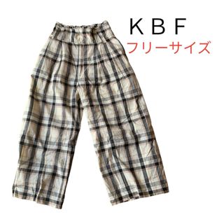 ケービーエフ(KBF)の【KBF】ワイドクロップドパンツ　チェック柄　フリーサイズ(カジュアルパンツ)