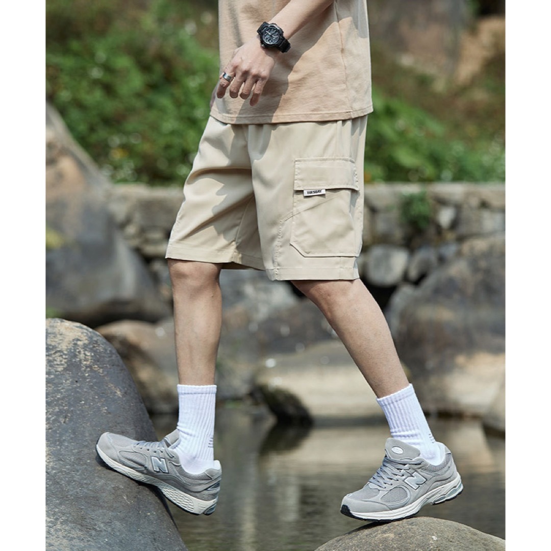 ハーフパンツ　短パン　夏服　カジュアル　ポケット　ベージュ メンズのパンツ(ショートパンツ)の商品写真
