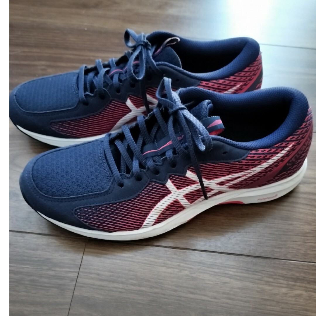 asics(アシックス)の新品　アシックス　asics　ランニングシューズ　24.5 スポーツ/アウトドアのランニング(シューズ)の商品写真