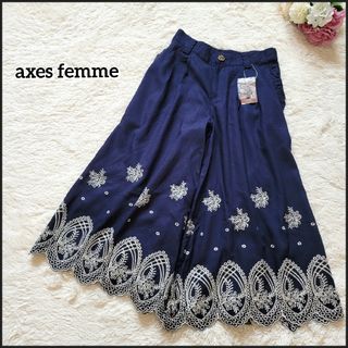 アクシーズファム(axes femme)のアクシーズファム●新品未使用タグ付き♪スカラップ刺繍リネンワイドフレアパンツ(クロップドパンツ)