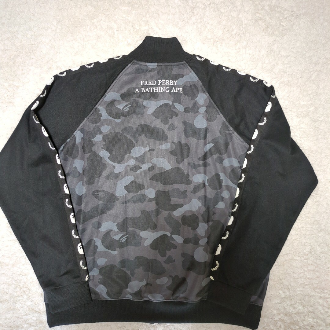 A BATHING APE - 新品 BAPE × FRED PERRY カモ トラック A BATHING APE - 新品 BAPE × FRED PERRY カモ トラック