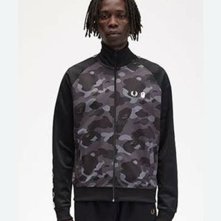 アベイシングエイプ(A BATHING APE)の新品 BAPE × FRED PERRY カモ トラックジャケット XXL(ジャージ)