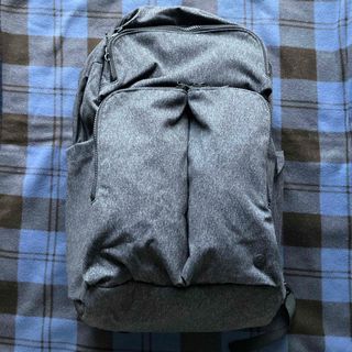 ルルレモン(lululemon)のlululemon アサートバックパック24Lダークグレー税込21,800円良品(バッグパック/リュック)