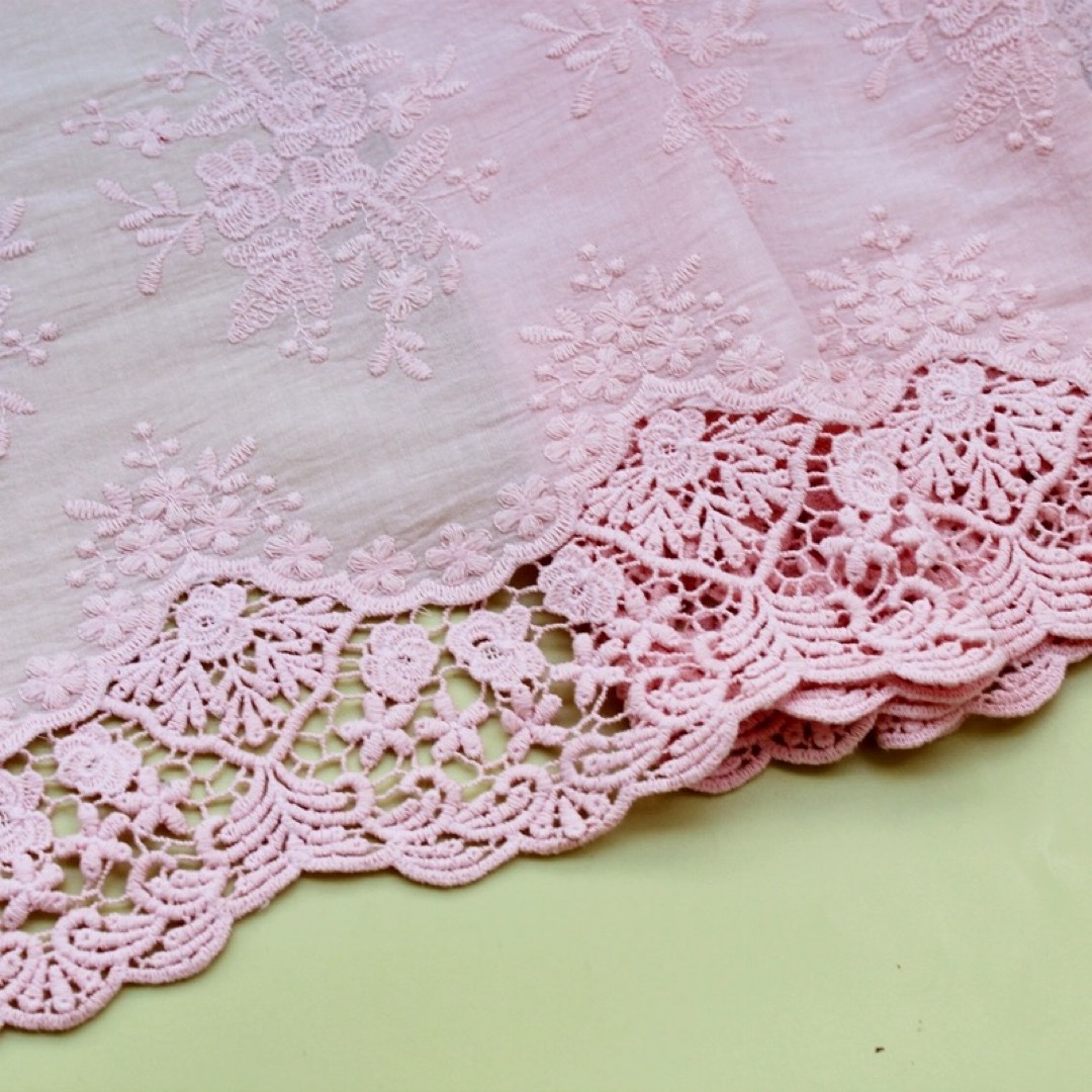 約36cm幅 花柄 刺繍生地　幅広コットンレース 長さ約1.8m ピンク ハンドメイドの素材/材料(生地/糸)の商品写真