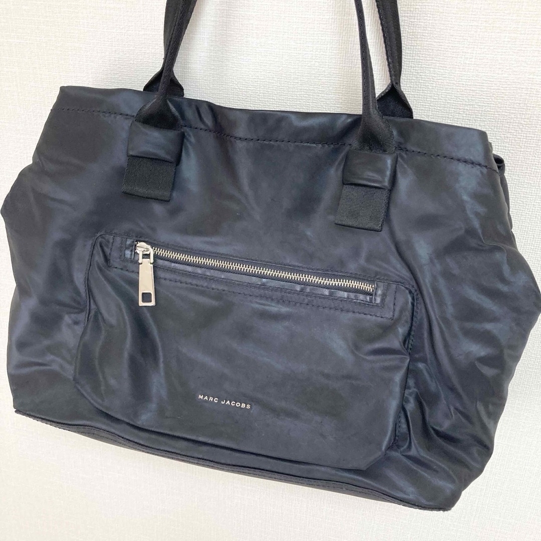 MARC JACOBS(マークジェイコブス)のMARC JACOBS マークジェイコブス  トートバッグ　ナイロンバッグ　黒 レディースのバッグ(トートバッグ)の商品写真