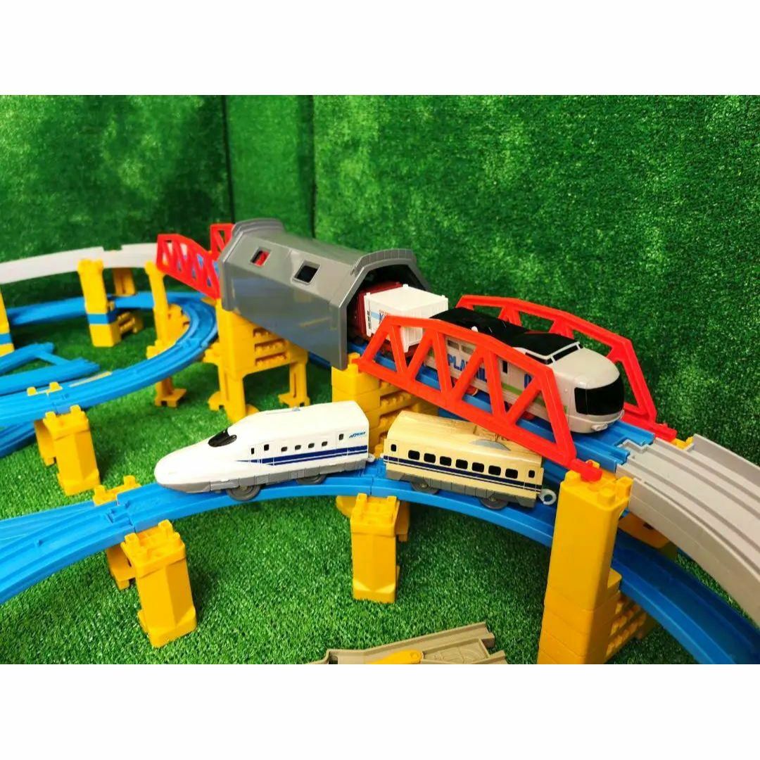 プラレール レイアウト 複線レール タワー 鉄橋 はね橋 トンネル 高架レール エンタメ/ホビーのおもちゃ/ぬいぐるみ(鉄道模型)の商品写真
