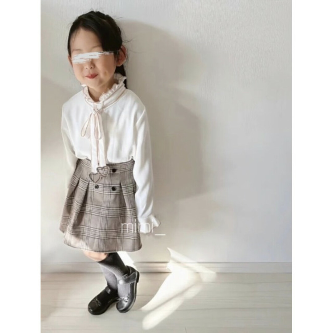ハート リボンシャツ チェックスカートセット 130 キッズ フォーマル 人気  キッズ/ベビー/マタニティのキッズ服女の子用(90cm~)(ドレス/フォーマル)の商品写真