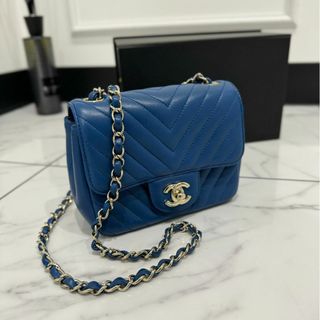 シャネル(CHANEL)のシャネル ラムスキン Vステッチ ミニ ショルダーバッグ ブルー(ショルダーバッグ)