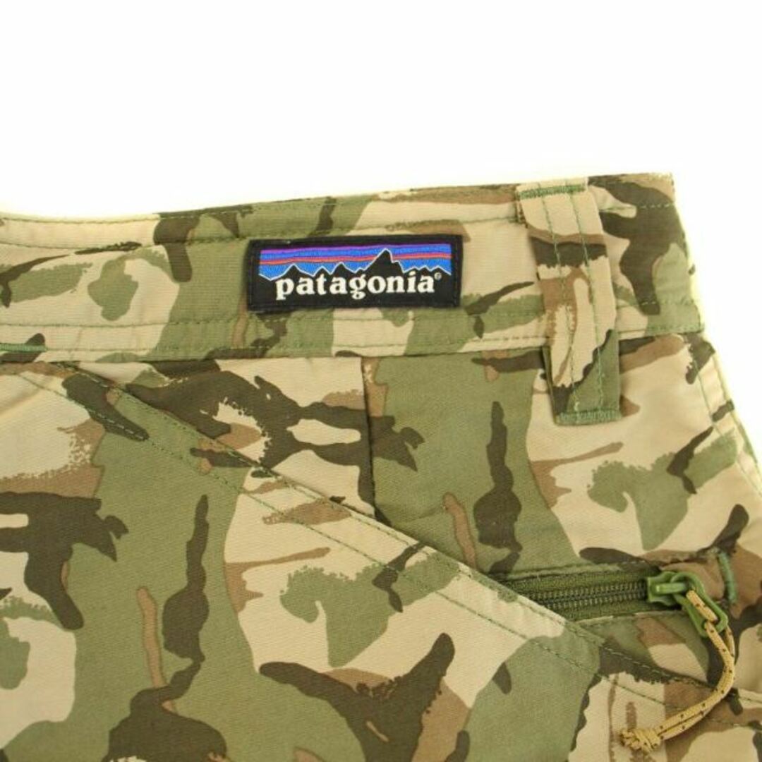 patagonia(パタゴニア)のPatagonia ウェーブフェアラースタンドアップハーフパンツ カモフラ柄 メンズのパンツ(ショートパンツ)の商品写真