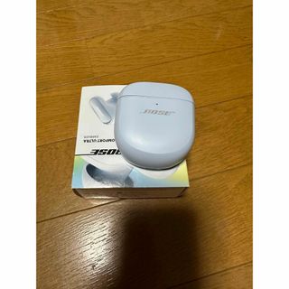 ボーズ(BOSE)のBOSE QUIETCOMFORT ULTRA EARBUDS(ストラップ/イヤホンジャック)