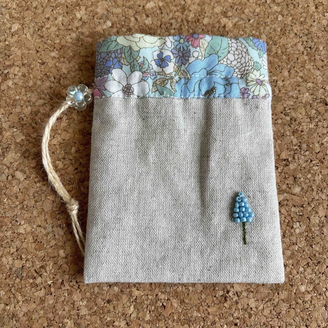 ムスカリ　ビーズ花刺繍入　ポプリサシェ　お守り袋　ミニミニ巾着　ハンドメイド ハンドメイドのファッション小物(その他)の商品写真