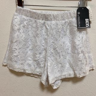 新品　バックス　花柄ショートパンツ　ホワイト　F 送料込　④(ショートパンツ)