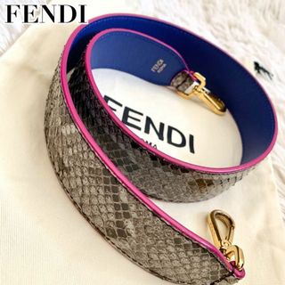 FENDI - 未使用級 レア✨FENDI ストラップユー ショルダー パイソン ロゴ 袋付き