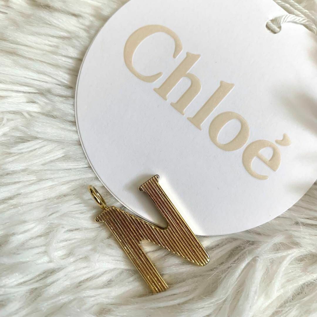Chloe(クロエ)の未使用級✨クロエ アルファベット チャーム 財布 イニシャル N ロゴ ゴールド レディースのファッション小物(キーホルダー)の商品写真