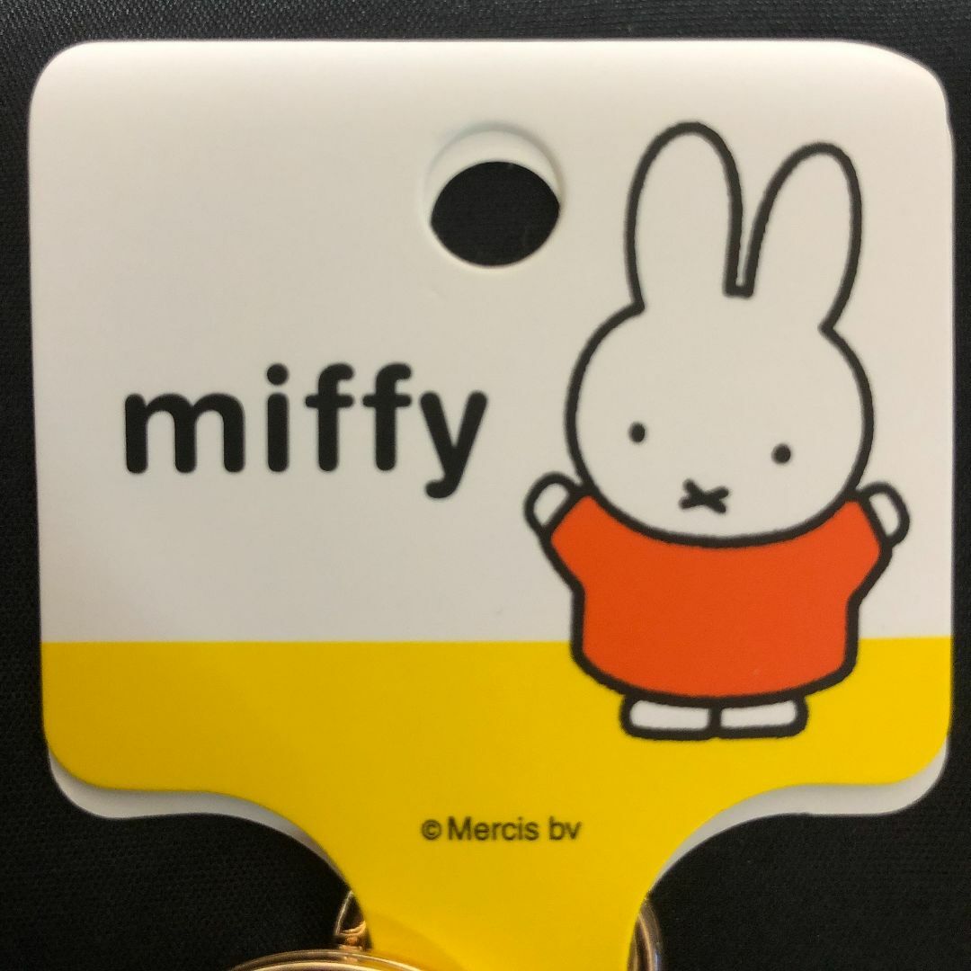miffy(ミッフィー)のミッフィー　キーホルダー　キーチェーン　miffy 日本未発売【オレンジ色】 エンタメ/ホビーのアニメグッズ(キーホルダー)の商品写真