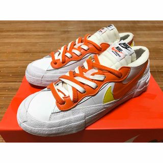 ナイキ(NIKE)のNIKE BLAZER LOW SACAI MAGMA ORANGE 25.5(スニーカー)