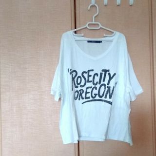 アズールバイマウジー(AZUL by moussy)のAZUL♥Tシャツ トップス カットソー プリント ホワイト 白 Vネック(Tシャツ(半袖/袖なし))