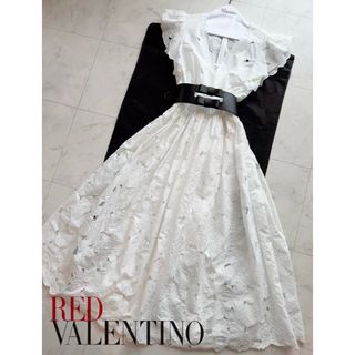 レッドヴァレンティノ(RED VALENTINO)のRED VALENTINO バタフライ ホワイトワンピース 新品未使用タグ付き(ロングワンピース/マキシワンピース)