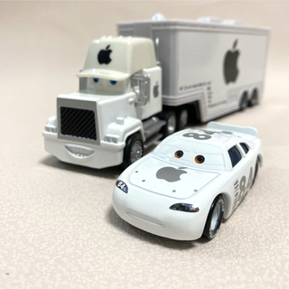 カーズ ミニカー アップル ホワイト カー + トレーラー セット(ミニカー)