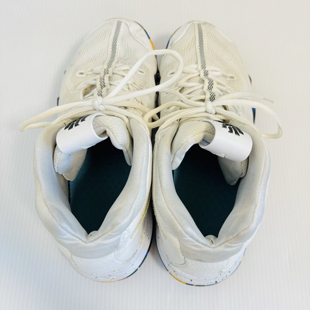 NIKE(ナイキ)の【27.0】NIKE KYRIE 4 EP NCAA/MARCH MADNESS メンズの靴/シューズ(スニーカー)の商品写真