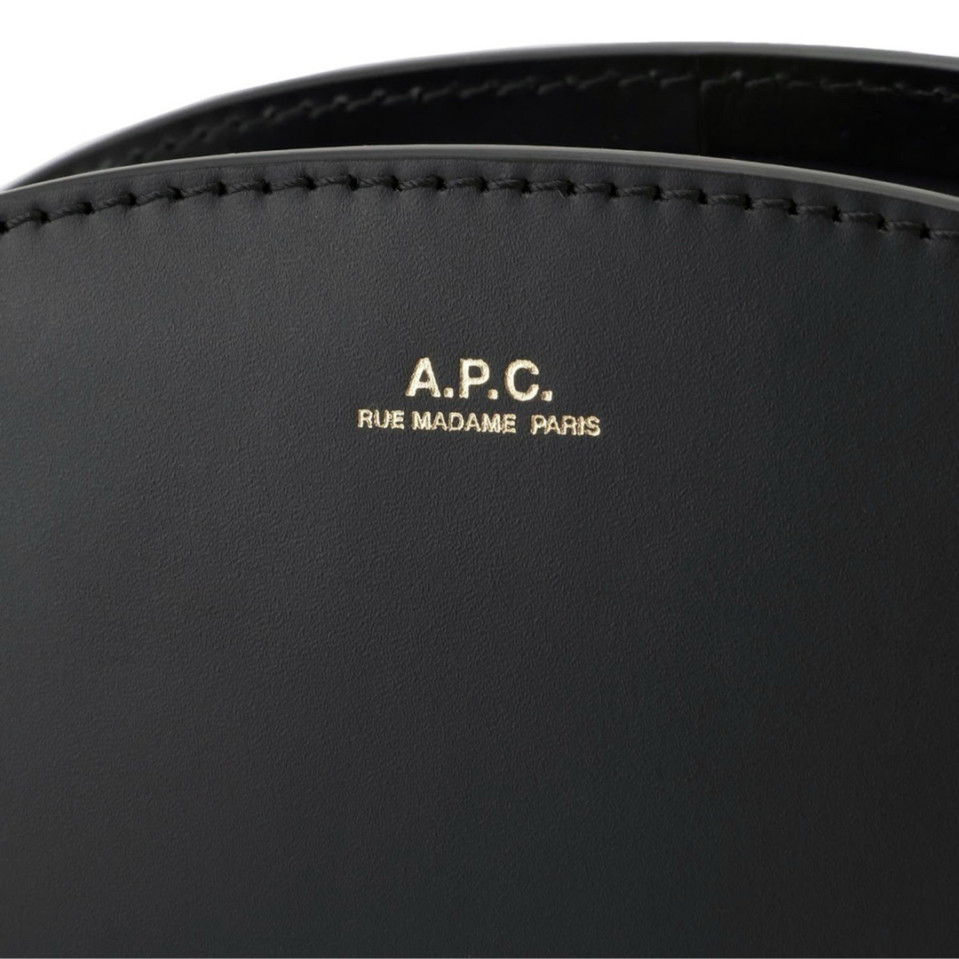A.P.C(アーペーセー)のアーペーセー ショルダーバッグ F61392 PXAWV 色:NOIR-ブラック レディースのバッグ(ショルダーバッグ)の商品写真
