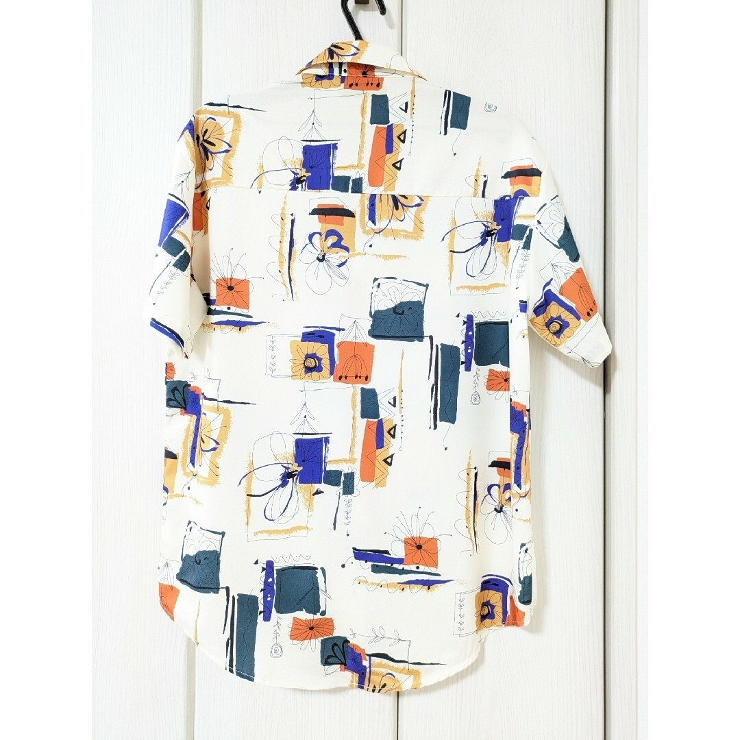 北欧花柄シャツ  ユニセックス 半袖 レディースのトップス(シャツ/ブラウス(半袖/袖なし))の商品写真