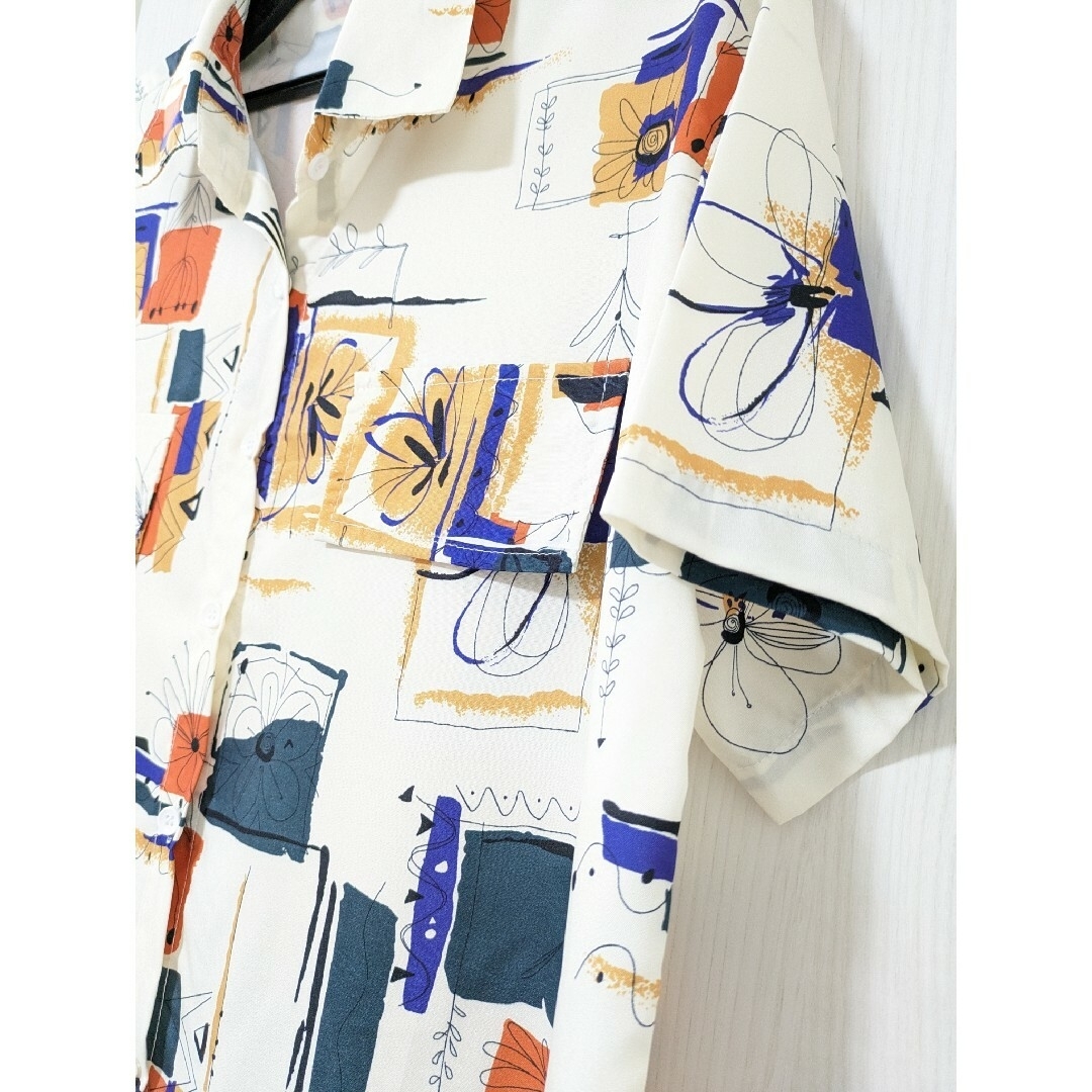 北欧花柄シャツ  ユニセックス 半袖 レディースのトップス(シャツ/ブラウス(半袖/袖なし))の商品写真