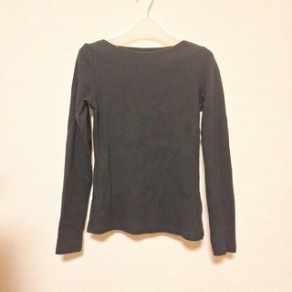 ユニクロ(UNIQLO)のユニクロ　長袖ボートネックリブTシャツ　カットソー　黒色(カットソー(長袖/七分))