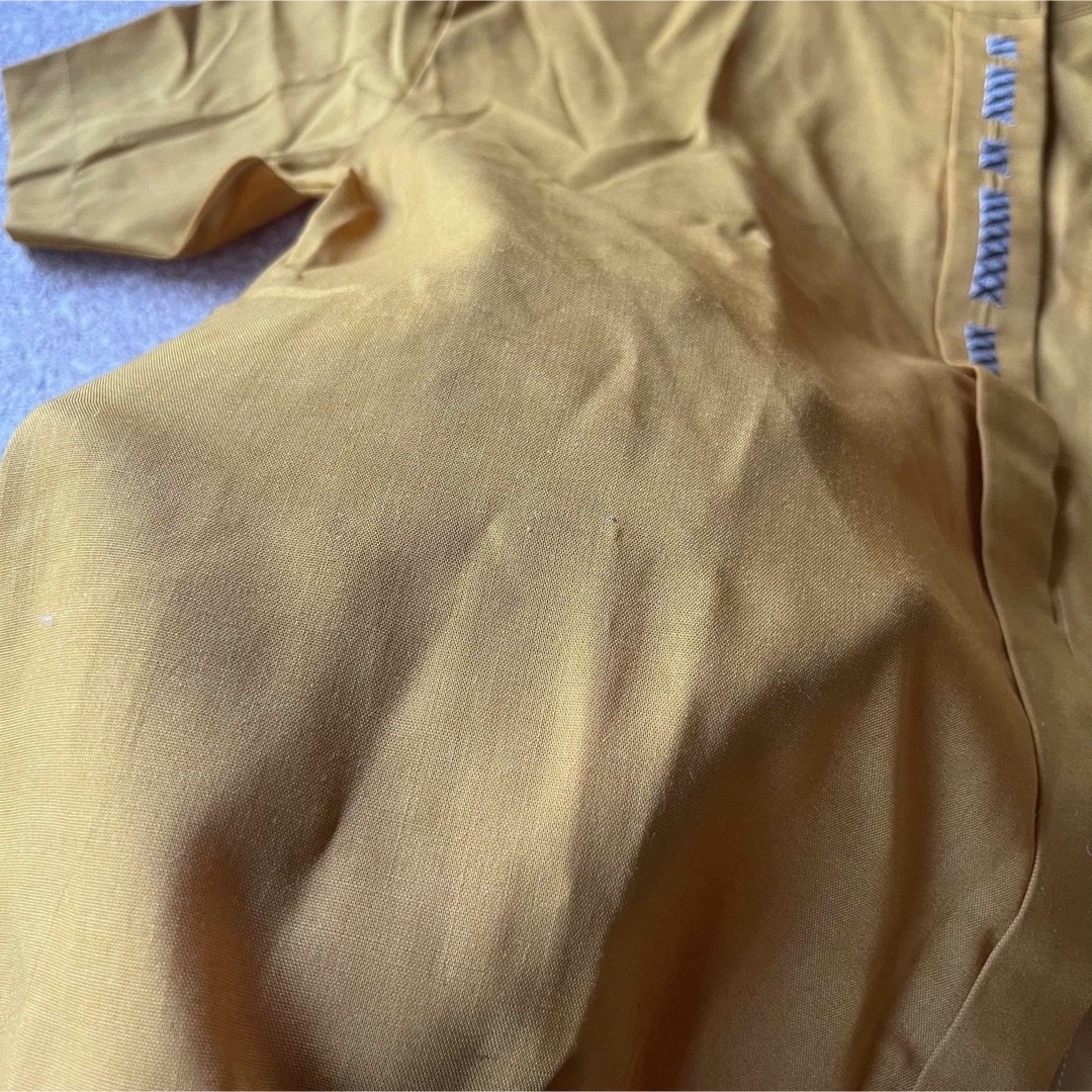 新品未使用【スタンドカラーシャツ】マスタードイエロー レディースのトップス(シャツ/ブラウス(半袖/袖なし))の商品写真