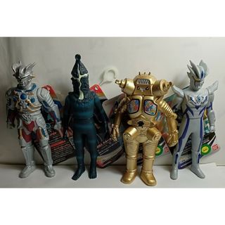 バンダイ(BANDAI)のウルトラ怪獣シリーズ4体バンダイソフビ人形新品タグ付き(特撮)