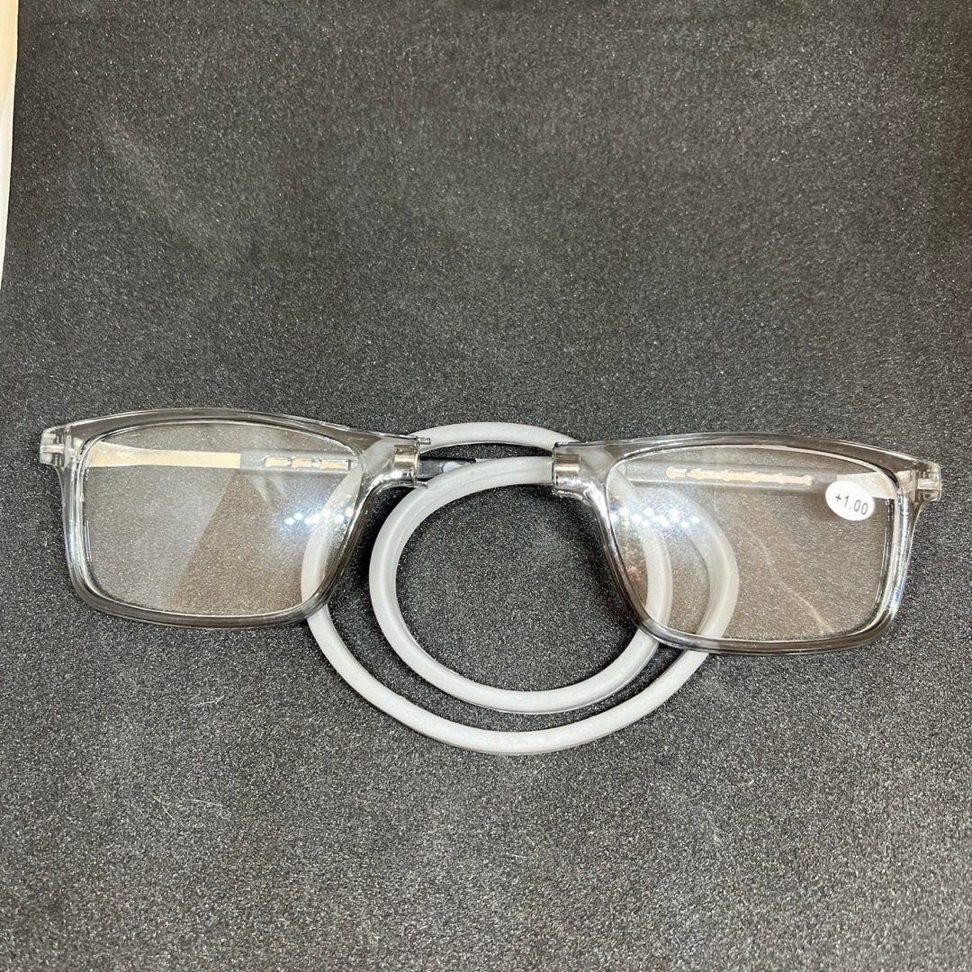 老眼鏡 シニアグラス 置き忘れ無し 磁石着脱 形状記憶ロープ式 黒 +2.0 レディースのファッション小物(サングラス/メガネ)の商品写真