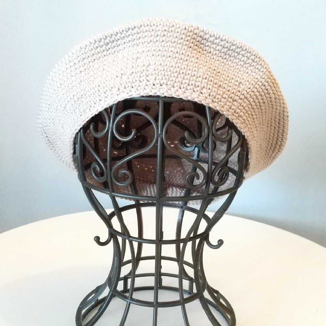 サマーニットベレー-ベージュ ハンドメイドのファッション小物(帽子)の商品写真