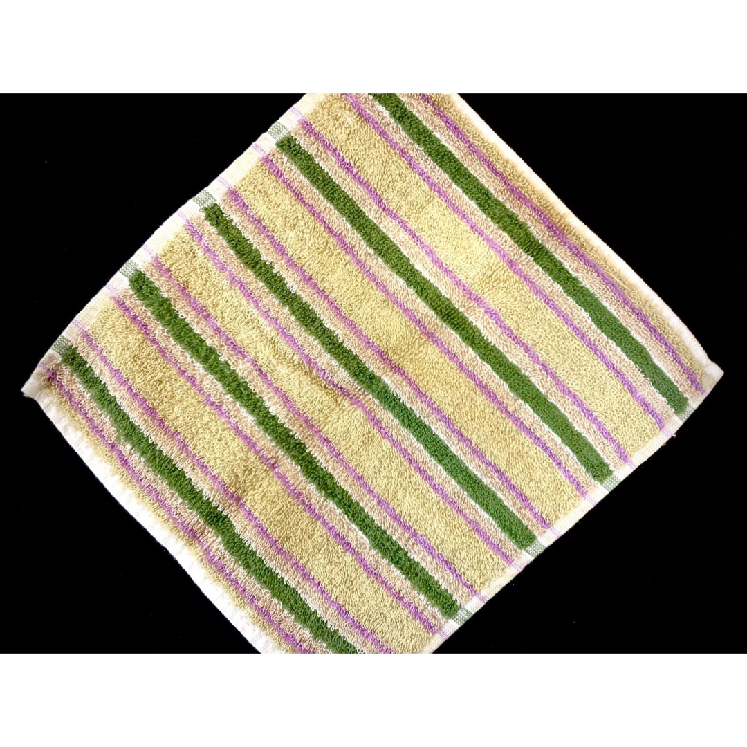 タオルハンカチ　ノーブランド　ストライプ　しましま柄　緑　紫　黄色　1点 レディースのファッション小物(ハンカチ)の商品写真
