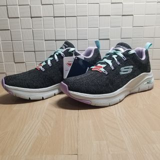 スケッチャーズ(SKECHERS)の【新品送料込】SKECHERS ARCH FIT-COMFY WAVE(スニーカー)