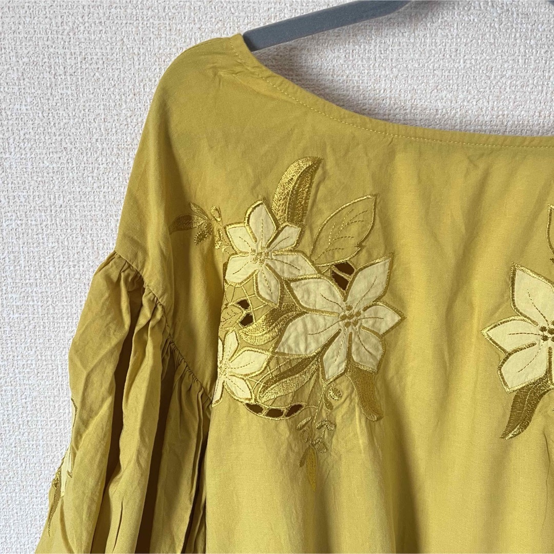 JEANASIS(ジーナシス)のジーナシス　カットソー　5分袖　ラウンドネック　刺繍　黄色  フリーサイズ　 メンズのトップス(Tシャツ/カットソー(半袖/袖なし))の商品写真