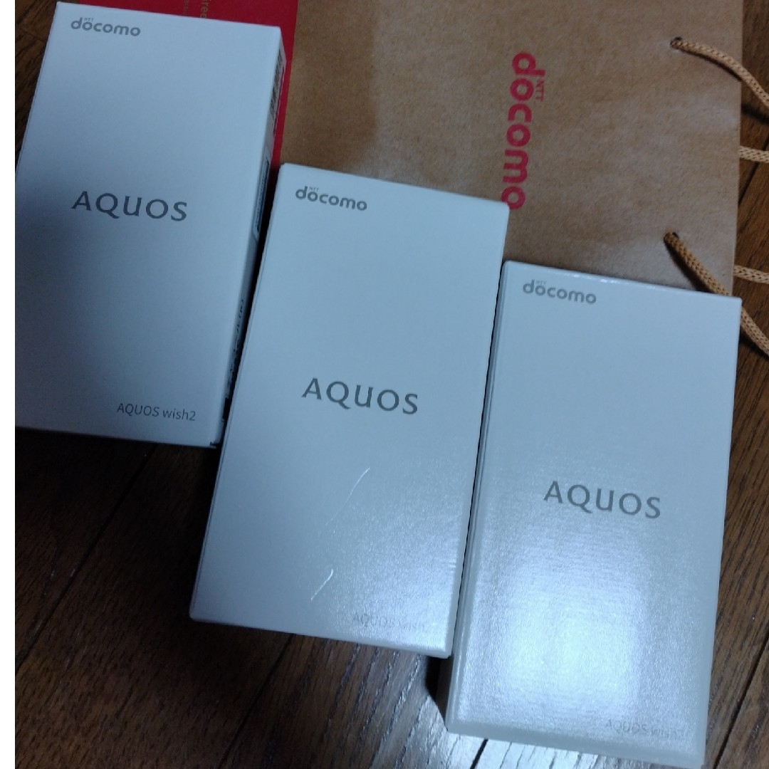 AQUOS(アクオス)の3台新品未使用　DOCOMO SHARP AQUOS wish2 スマホ/家電/カメラのスマートフォン/携帯電話(スマートフォン本体)の商品写真