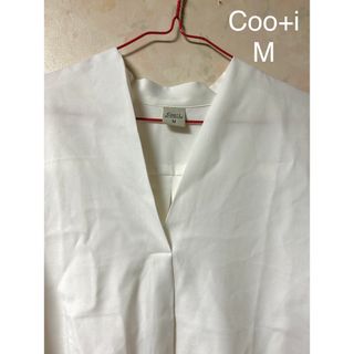 Coo+i（クーイ）　白Vネックシャツ　M(シャツ/ブラウス(長袖/七分))