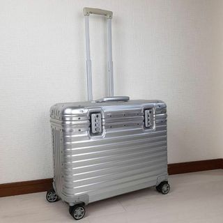 リモワ(RIMOWA)の美品✨リモワ パイロット 34L 機内持ち込み 4輪 TSAロック アルミ 銀色(トラベルバッグ/スーツケース)