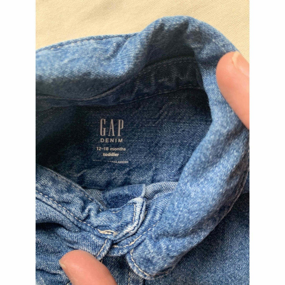 babyGAP(ベビーギャップ)のGAP デニムシャツ 80cm 半袖 ベビーギャップ キッズ/ベビー/マタニティのベビー服(~85cm)(シャツ/カットソー)の商品写真