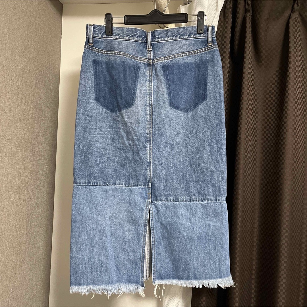 AZUL by moussy(アズールバイマウジー)のAZUL by moussy タイトフリンジデニムロングスカート レディースのスカート(ロングスカート)の商品写真