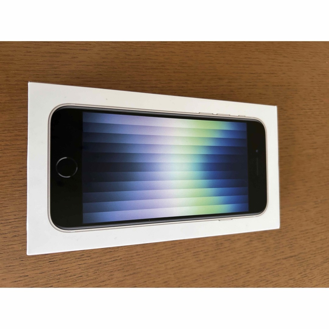 Apple(アップル)のiPhone SE 第三世代　本体 スマホ/家電/カメラのスマートフォン/携帯電話(スマートフォン本体)の商品写真