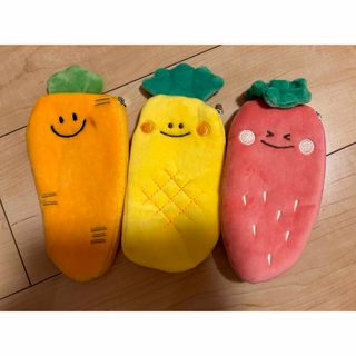 ダイソー(DAISO)のDAISO 野菜　筆箱　ペンケース　いちご　にんじん　パイナップル(ペンケース/筆箱)