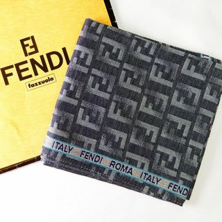 【新品】FENDI　ハンカチ　ズッカ柄　グレー　綿100%　ユニセックス