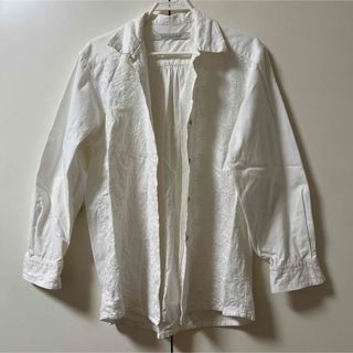 襟付きの白い花柄シャツ　L以上のサイズ感(シャツ/ブラウス(長袖/七分))