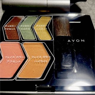 エイボン(AVON)の【新品】エイボン　クチュリエール　ポーテ　メイクアップセレクション　セットⅢ(アイシャドウ)