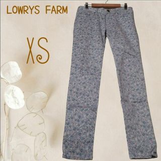 ローリーズファーム(LOWRYS FARM)のb1026【ローリーズファーム】ストレッチ ストレートパンツブルー小花柄 青XS(スキニーパンツ)