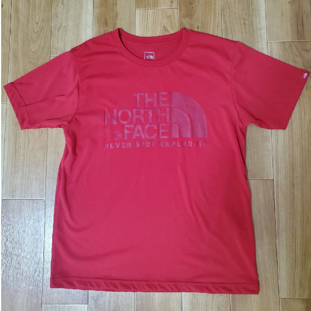 THE NORTH FACE(ザノースフェイス)の【美品】THE NORTH FACE ザ ノースフェイス Tシャツ 赤色 レッド メンズのトップス(Tシャツ/カットソー(半袖/袖なし))の商品写真